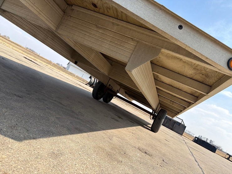 2005-newman-100”-x-22ft-snowmobile-trailer-image-12