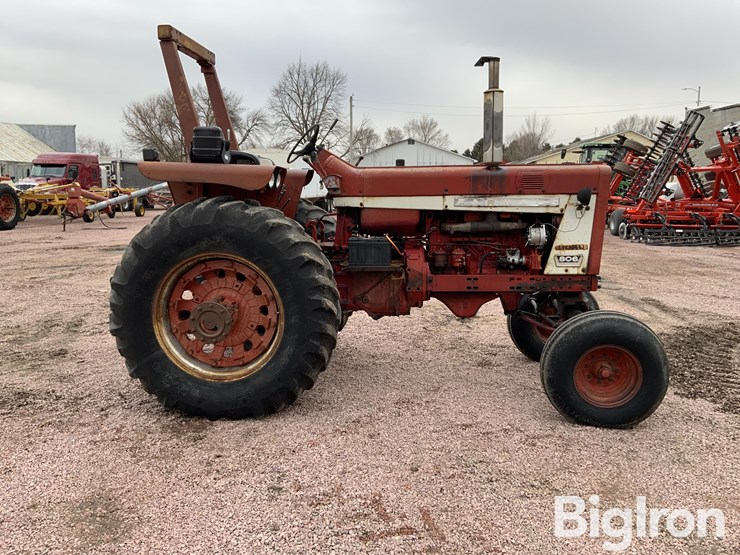 1967-farmall-806-diesel-2wd-tractor-image-4