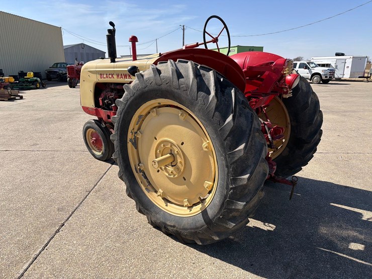 black-hawk-tractor-image-4