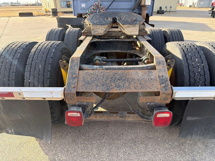 2001-volvo-vn-image-8