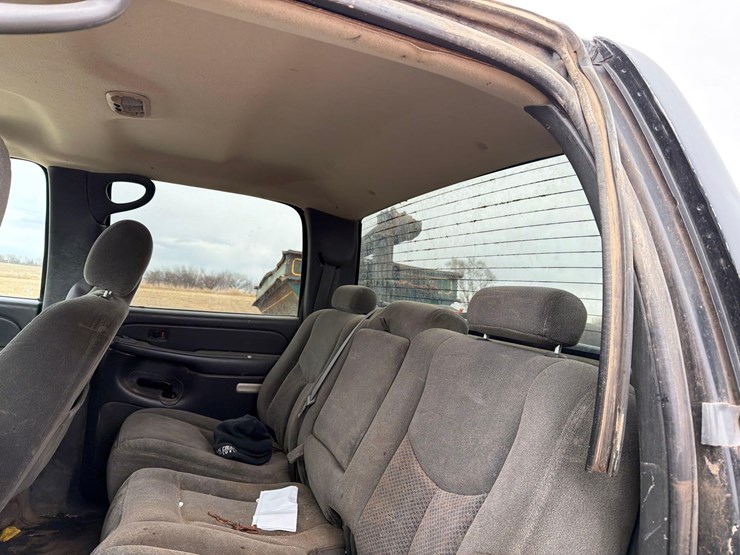 2004-chevrolet-2500-image-26