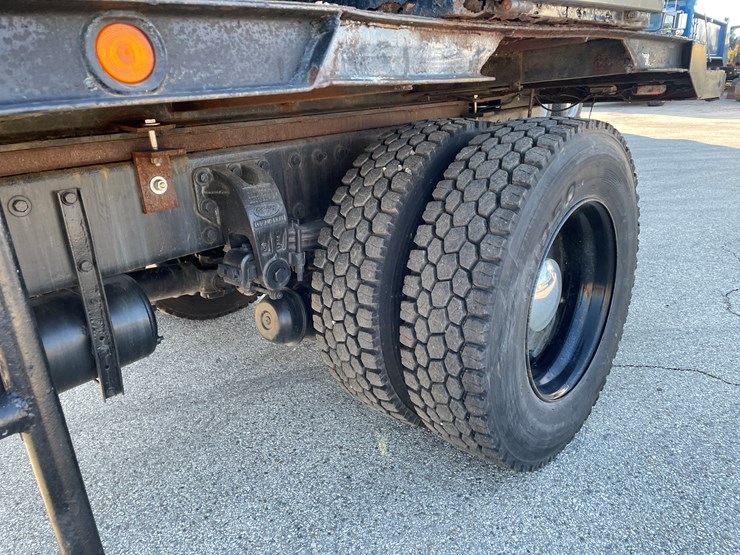 1999-peterbilt-330-image-14