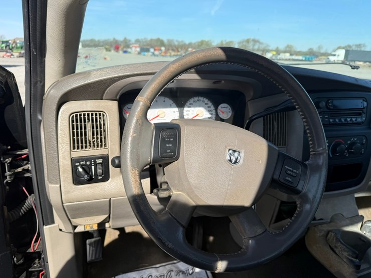 2005-dodge-ram-1500-image-25