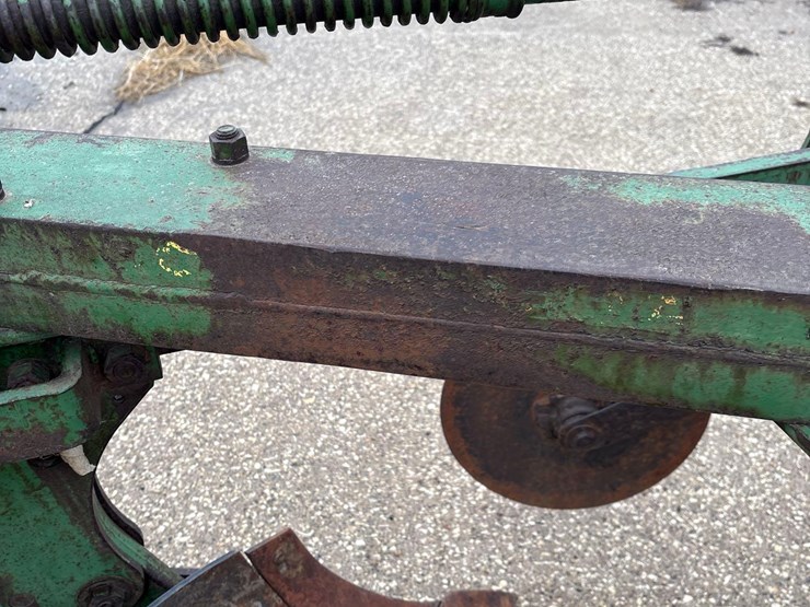 john-deere-4-bottom-plow-image-13