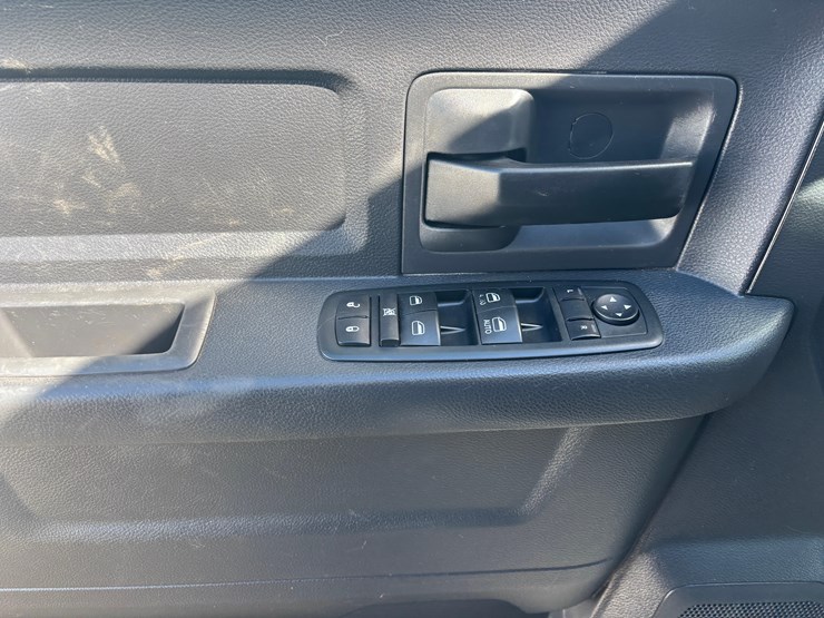 2012-dodge-3500-image-10