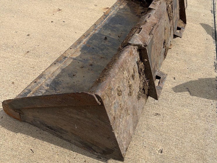 skidloader-82”-skidloader-bucket-image-11