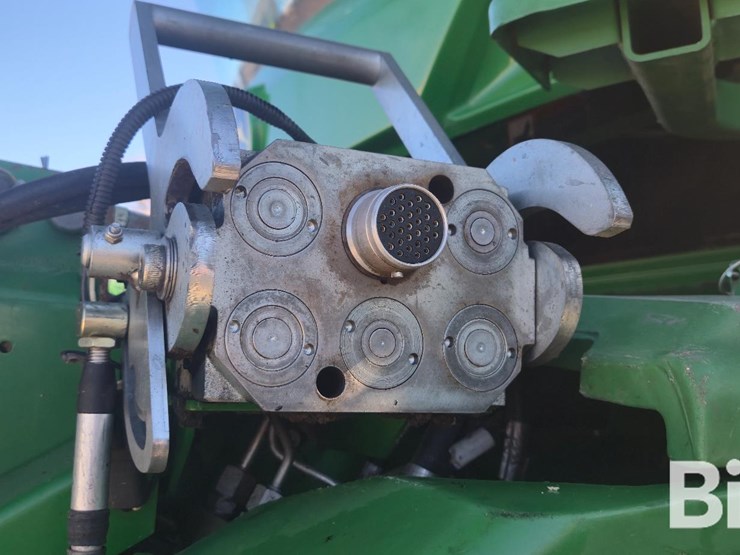 2013-john-deere-s680-image-17