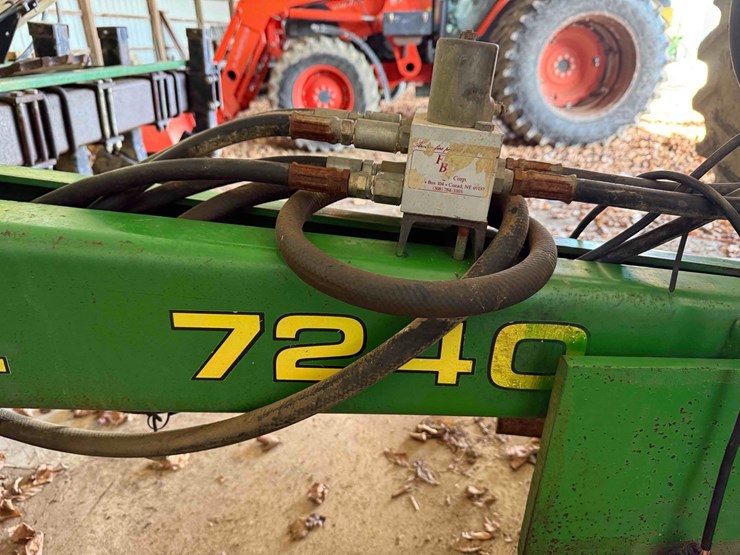 john-deere-7240-image-6