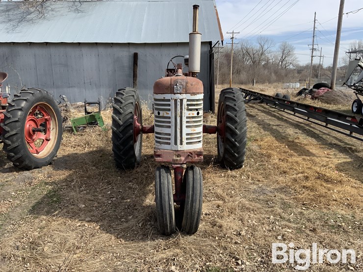 1954-farmall-400-2wd-tractor-image-2