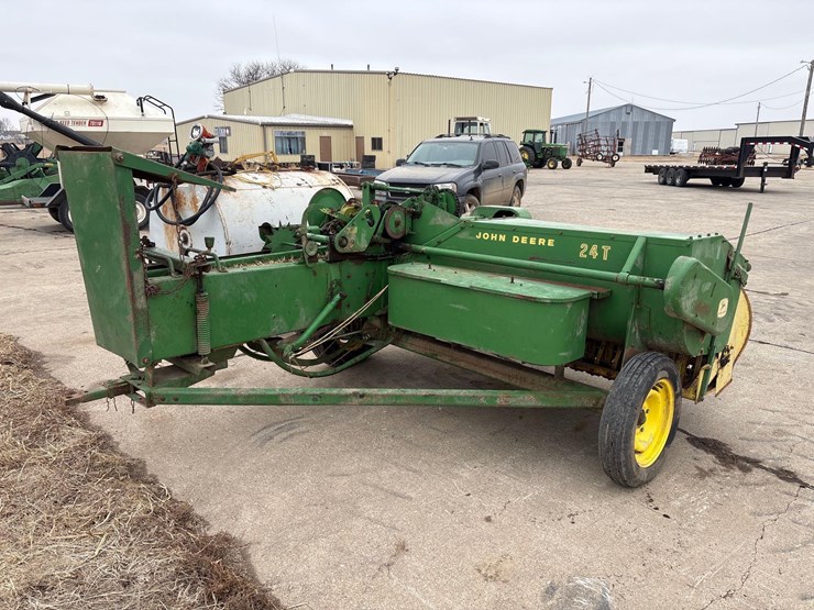 john-deere-24t-image-4