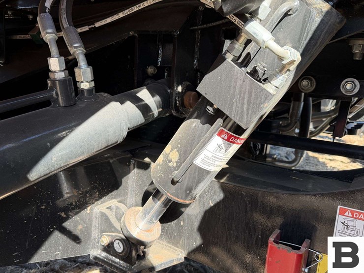 2025-case-ih-8260-image-16