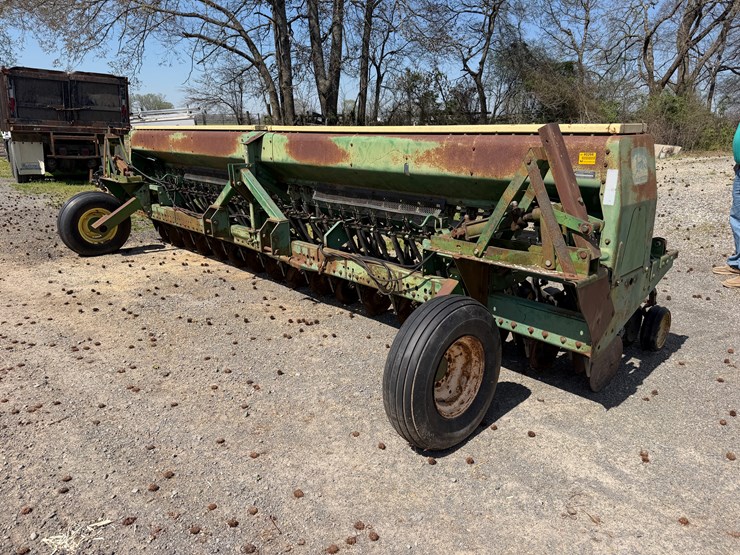 john-deere-520-image-1