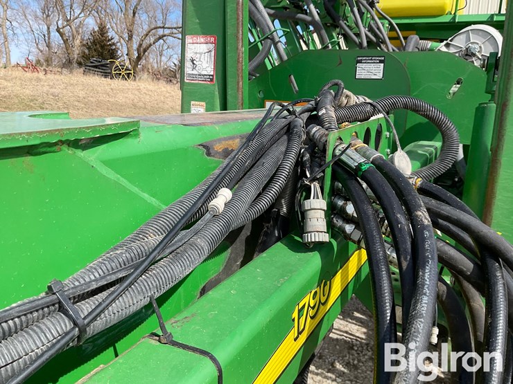 2010-john-deere-1790-image-11