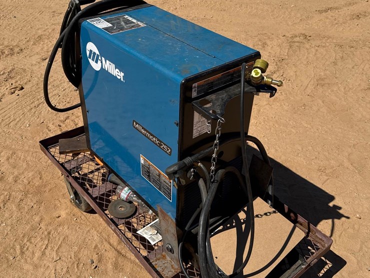 miller-millermatic-252-welder-image-3
