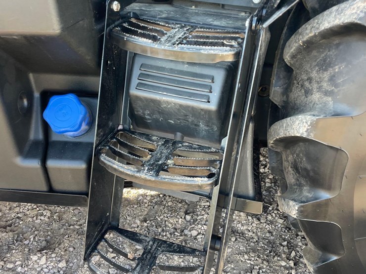 2013-case-ih-l765-image-24