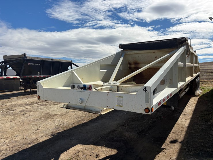 2011-dakota-gravel-trailer-image-1