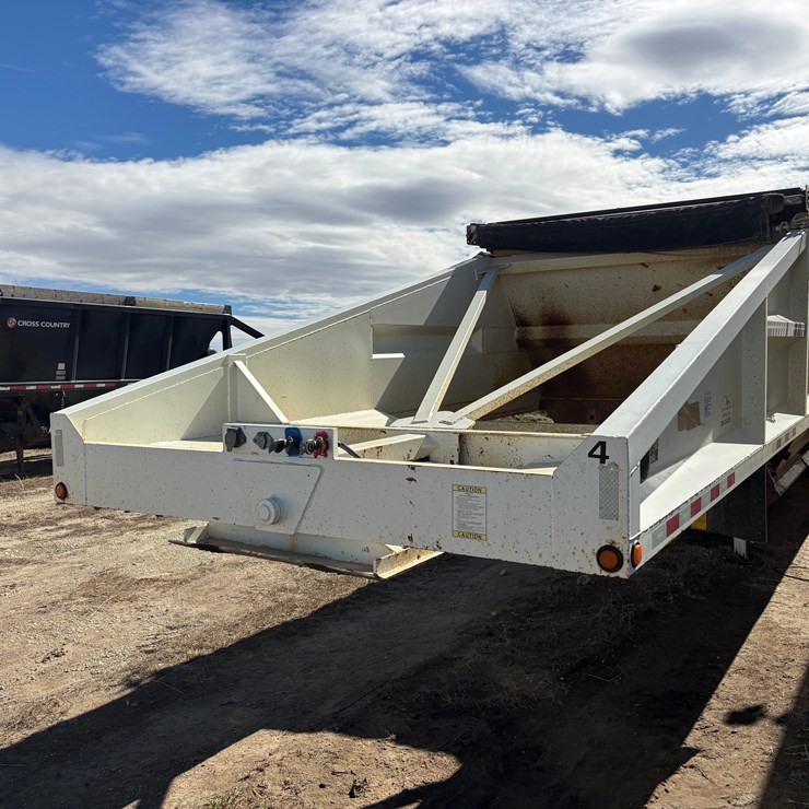 2011 Dakota Gravel Trailer