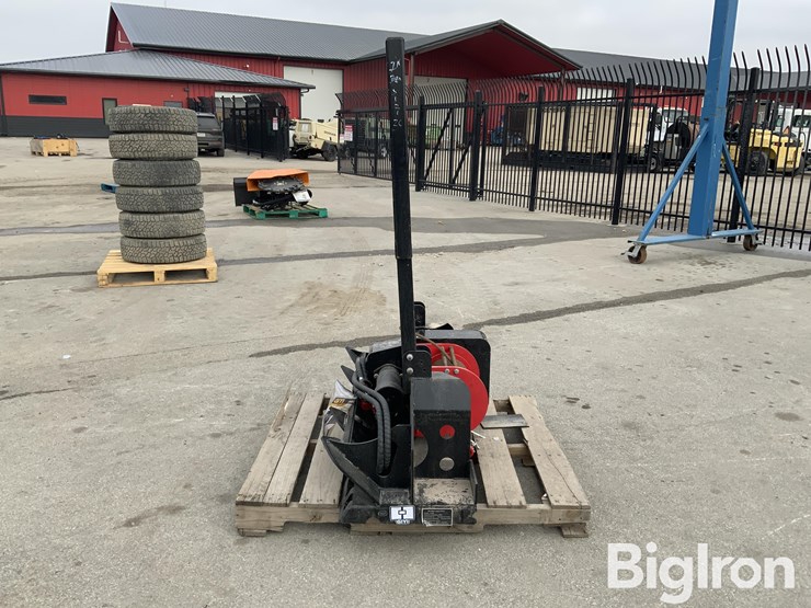 2025-massey-ferguson-730-image-8