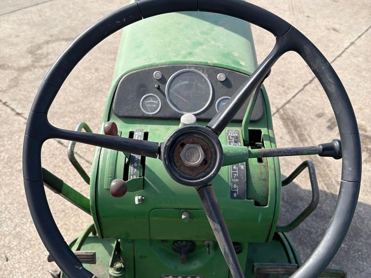 john-deere-3010-image-23