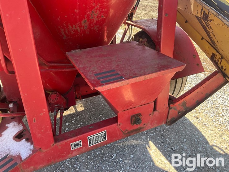 new-holland-355-image-14