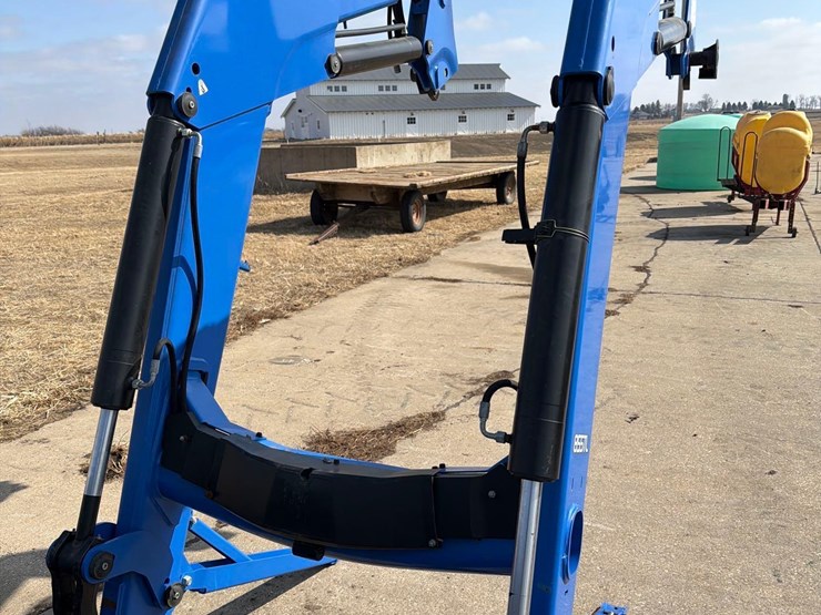 2013-new-holland-855tl-image-8