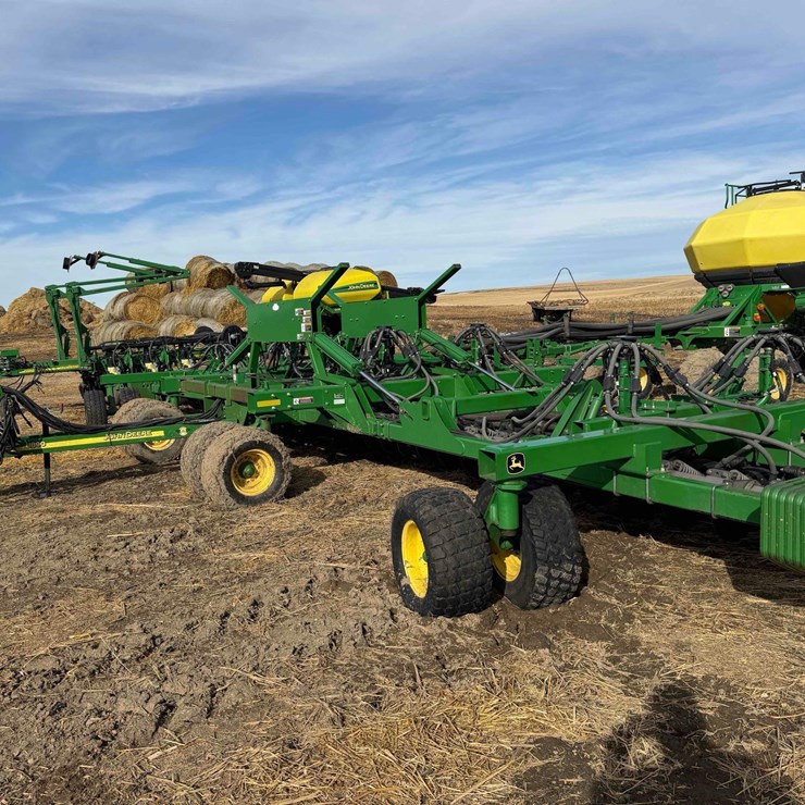 2011 JOHN DEERE 1890