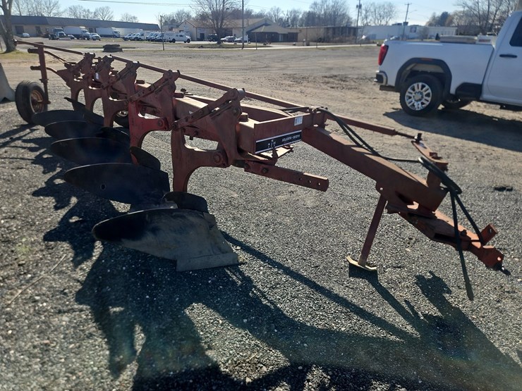 international-730-image-4