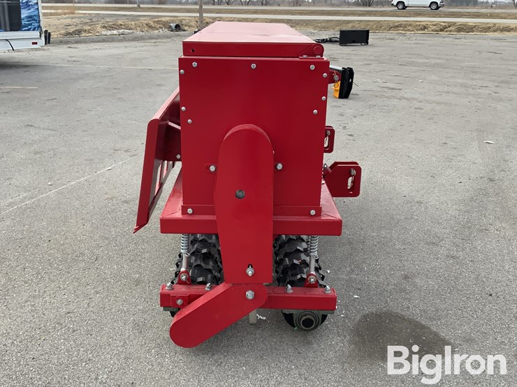 2025-massey-ferguson-730-image-4