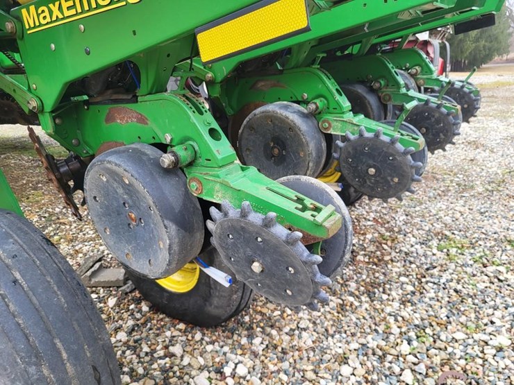 2010-john-deere-1770nt-image-35