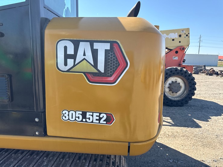 2017-caterpillar-305.5e2-image-9
