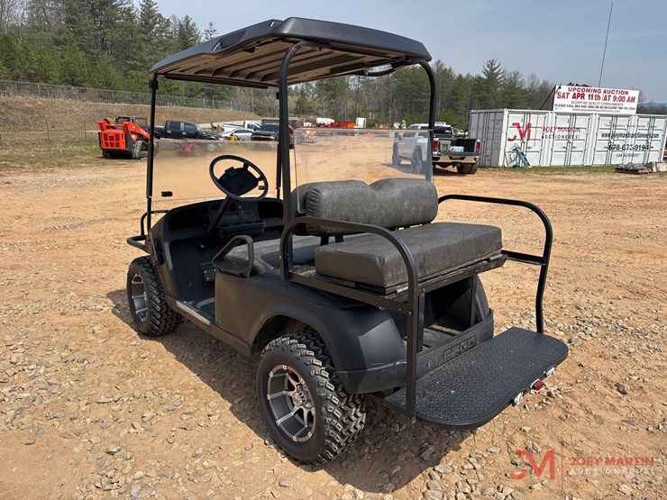 ez-go4-seater-gas-powered-golf-cart-image-3