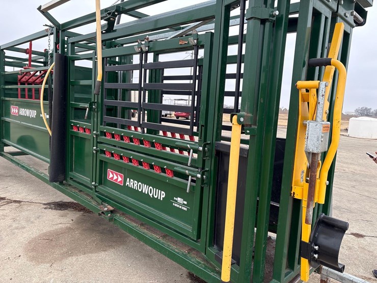 arrowquip-q-catch-86-series-chute-w/-sweep-tub-image-23
