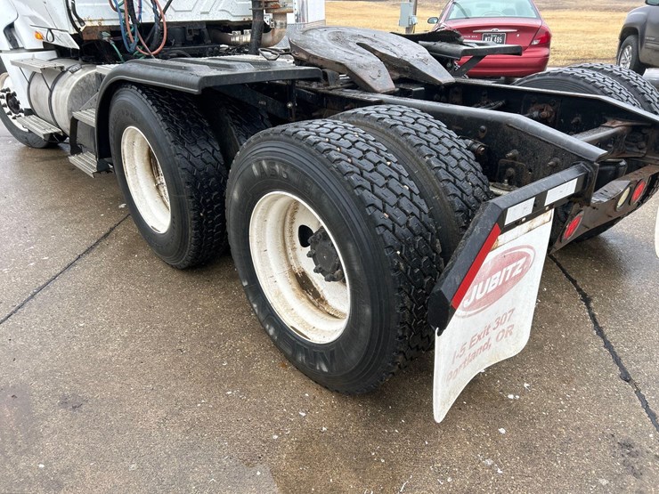 2011-international-prostar-image-5