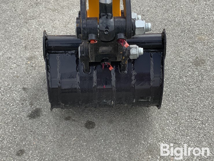 2025-massey-ferguson-730-image-14