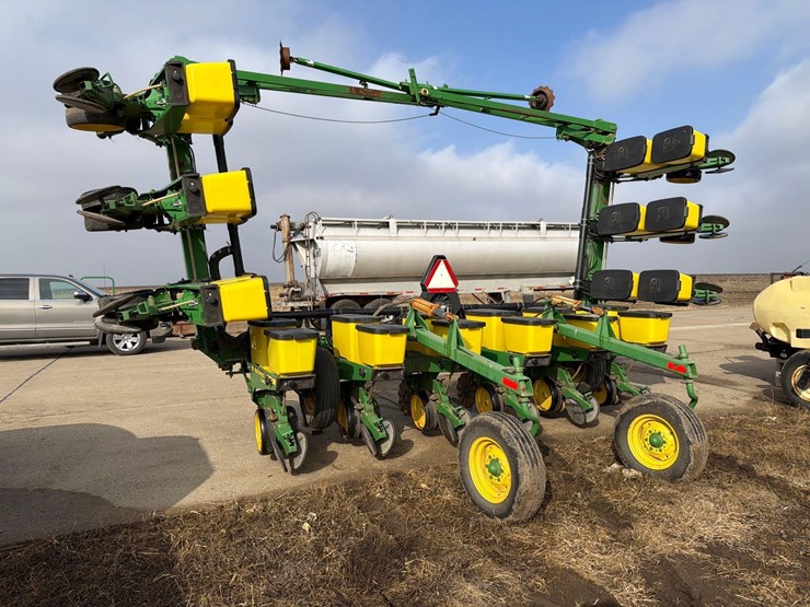 john-deere-7300-image-2