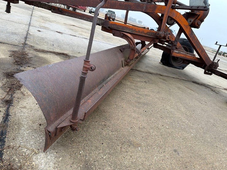 northfield-iron-company-#33-14ft-pull-type-road-grader-image-19