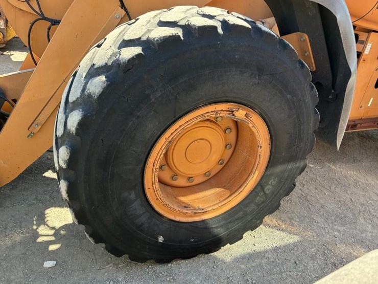 2009-case-721e-image-10