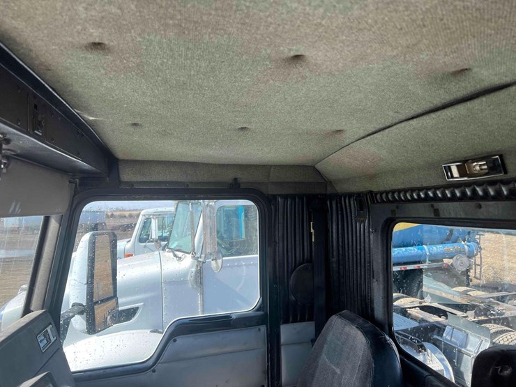 1995-kenworth-t800b-image-18