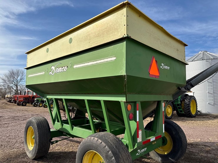 demco-365bu-gravity-wagon-w/-seed-auger-image-17