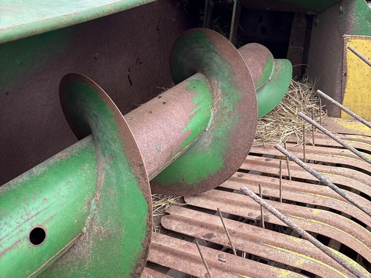 john-deere-24t-image-33