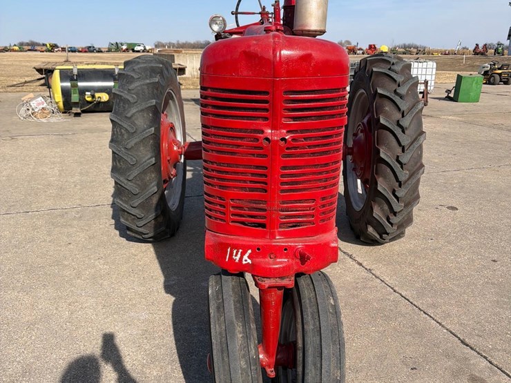 1953-farmall-super-m-tractor-image-2