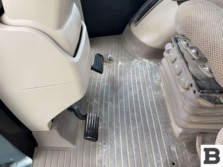 2021-john-deere-9570rt-image-83