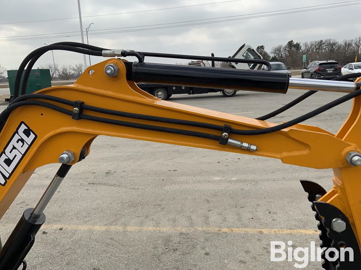 2025-massey-ferguson-730-image-18