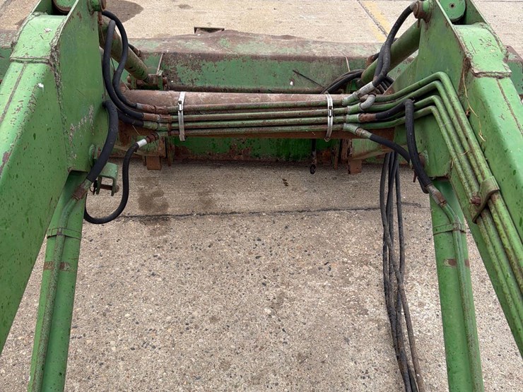 john-deere-148-image-7
