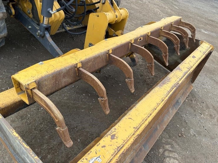 2017-deere-210lep-image-8