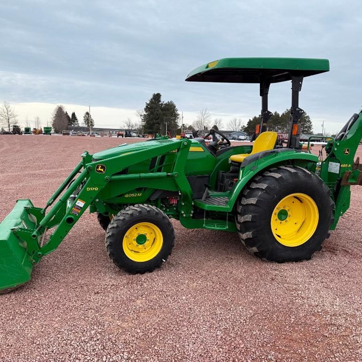 JOHN DEERE 4052M