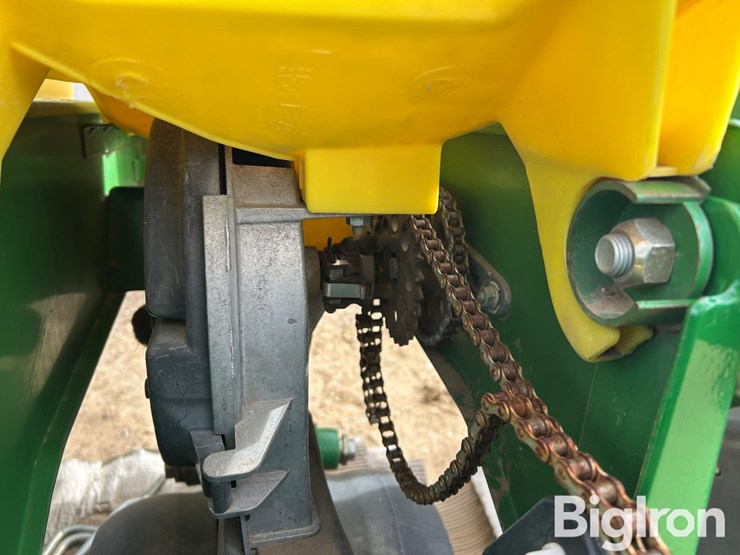 john-deere-12-image-19