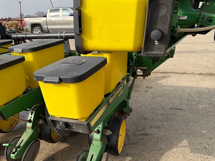 john-deere-7300-image-7