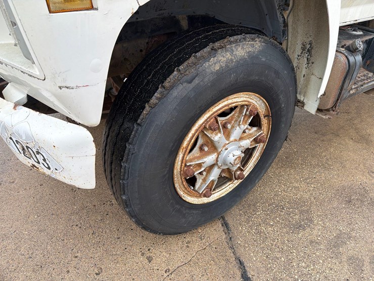 1990-ford-f700-image-13