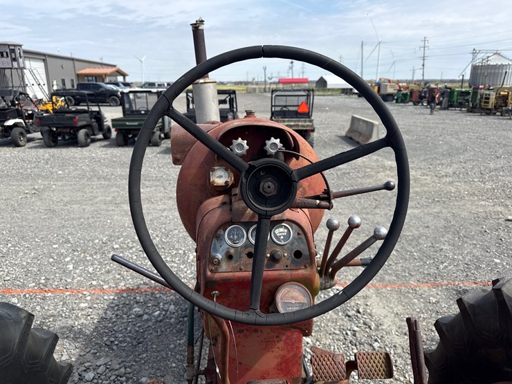 #75-•-mccormick-farmall-450-tractor-933-inv#-42875-image-41